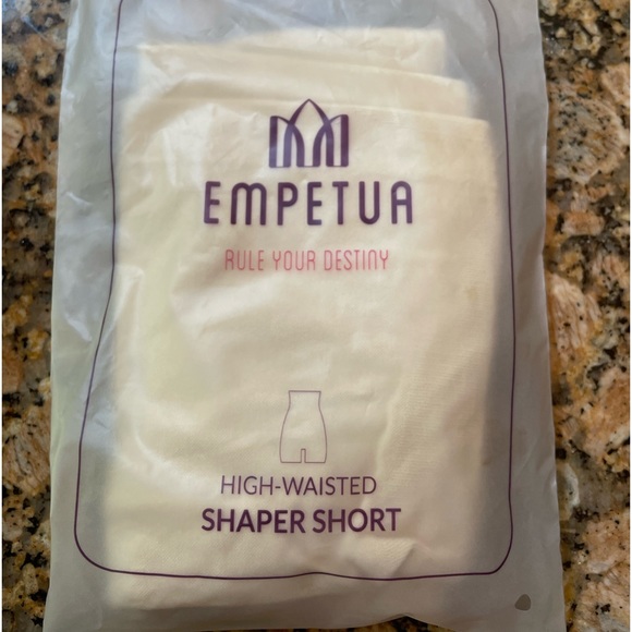 NIB Nude Shaper Short Shape Wear! Say that 3 X’s Fast! - Picture 1 of 5